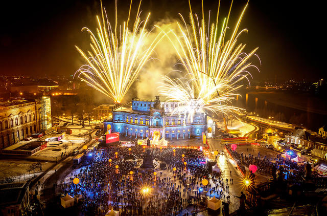 In der Semperoper in Dreden wird der SemperOpernball 2020 gefeiert. 