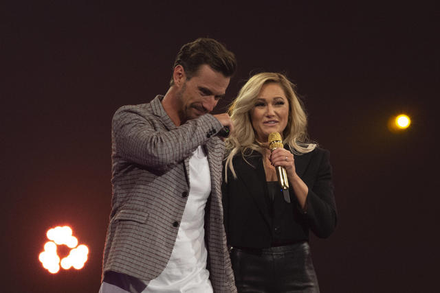 Helene Fischer überrascht ihren Ex Florian Silbereisen in der ARD-Gala "Schlagerbooom" 2019.