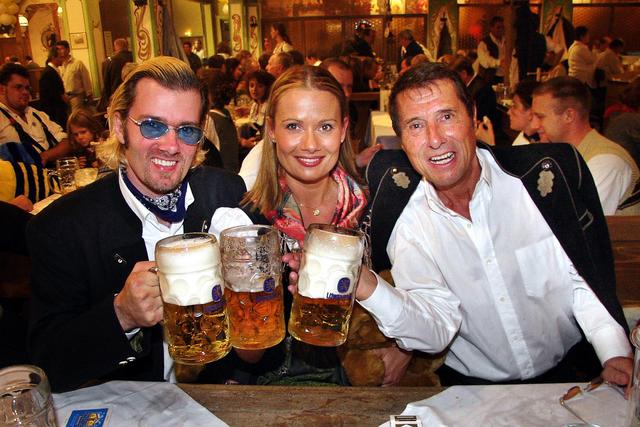 Udo Jürgens mit seinen Kindern John und Jenny, 2001